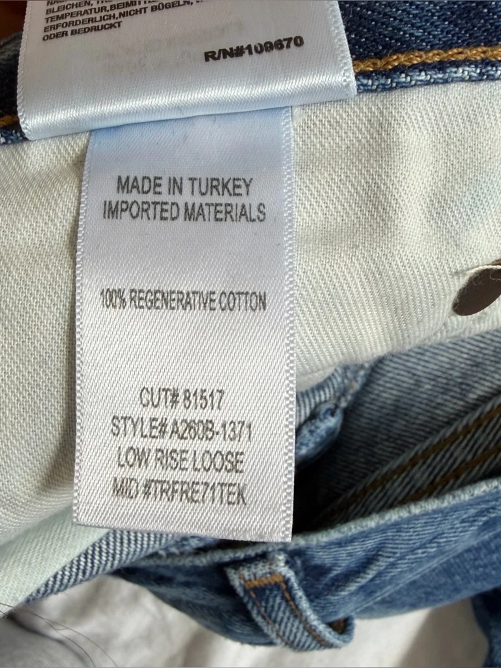 Agolde Low Rise Loose Jeans in Charge - Picture 6 of 9